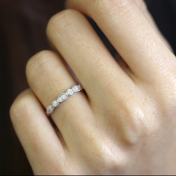 14k Vintage Diamond Band. Size 6. - Picture 2 of 3